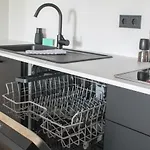 Modern - Fuer Freunde & Familien, Stadtnah, Parkplatz, E-ladestation, Gitterbox Fuer Fahrraeder, Fitnessstudio, Digitale Gaestemappe Mit Restaurant- Und Unternehmenstipps * 코블렌츠