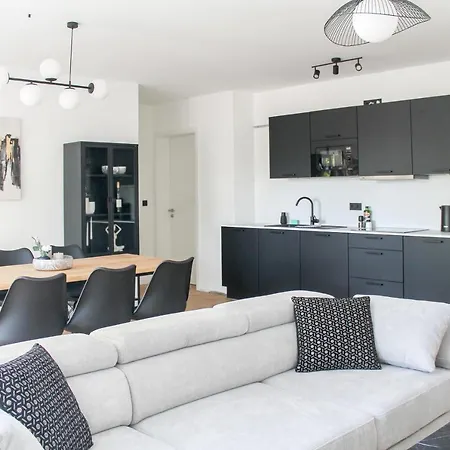 Modern - Fuer Freunde & Familien, Stadtnah, Parkplatz, E-ladestation, Gitterbox Fuer Fahrraeder, Fitnessstudio, Digitale Gaestemappe Mit Restaurant- Und Unternehmenstipps *