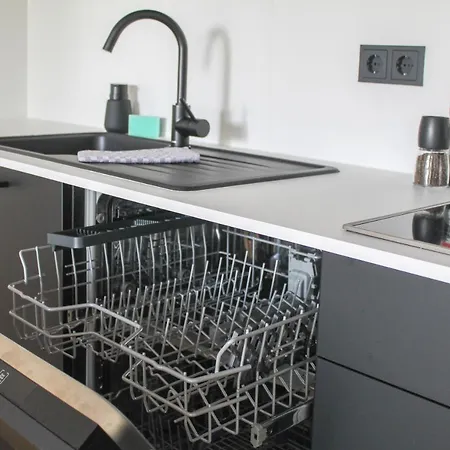 Modern - Fuer Freunde & Familien, Stadtnah, Parkplatz, E-ladestation, Gitterbox Fuer Fahrraeder, Fitnessstudio, Digitale Gaestemappe Mit Restaurant- Und Unternehmenstipps * 科布倫茨