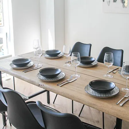 Modern - Fuer Freunde & Familien, Stadtnah, Parkplatz, E-ladestation, Gitterbox Fuer Fahrraeder, Fitnessstudio, Digitale Gaestemappe Mit Restaurant- Und Unternehmenstipps Koblenz (Rhineland-Palatinate)