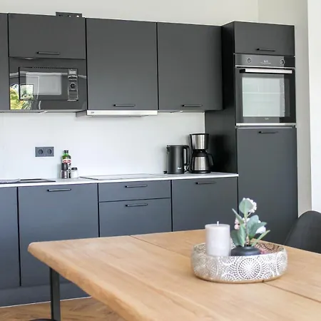 Appartamento Modern - Fuer Freunde & Familien, Stadtnah, Parkplatz, E-ladestation, Gitterbox Fuer Fahrraeder, Fitnessstudio, Digitale Gaestemappe Mit Restaurant- Und Unternehmenstipps *