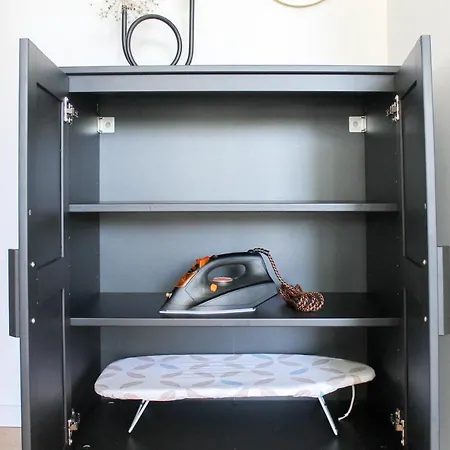 Modern - Fuer Freunde & Familien, Stadtnah, Parkplatz, E-ladestation, Gitterbox Fuer Fahrraeder, Fitnessstudio, Digitale Gaestemappe Mit Restaurant- Und Unternehmenstipps *