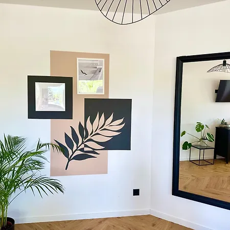 Modern - Fuer Freunde & Familien, Stadtnah, Parkplatz, E-ladestation, Gitterbox Fuer Fahrraeder, Fitnessstudio, Digitale Gaestemappe Mit Restaurant- Und Unternehmenstipps *