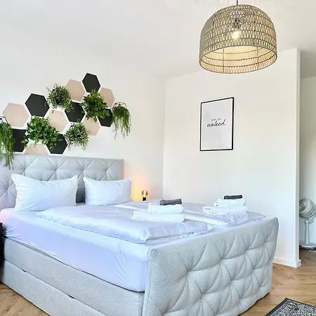 Modern - Fuer Freunde & Familien, Stadtnah, Parkplatz, E-ladestation, Gitterbox Fuer Fahrraeder, Fitnessstudio, Digitale Gaestemappe Mit Restaurant- Und Unternehmenstipps דירה