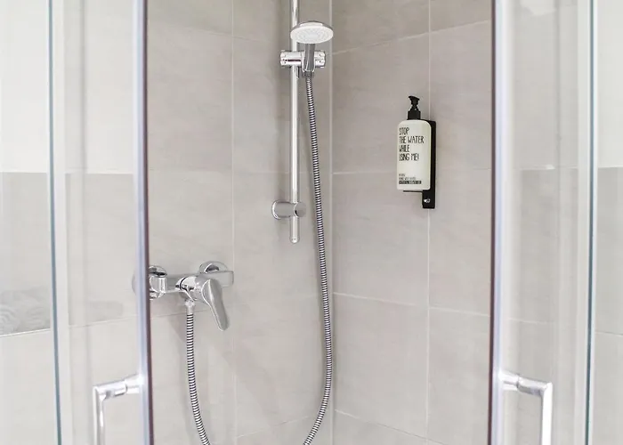 Modern - Fuer Freunde & Familien, Stadtnah, Parkplatz, E-ladestation, Gitterbox Fuer Fahrraeder, Fitnessstudio, Digitale Gaestemappe Mit Restaurant- Und Unternehmenstipps * Кобленц