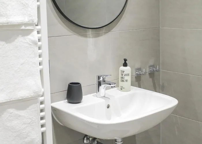 Modern - Fuer Freunde & Familien, Stadtnah, Parkplatz, E-ladestation, Gitterbox Fuer Fahrraeder, Fitnessstudio, Digitale Gaestemappe Mit Restaurant- Und Unternehmenstipps شقة