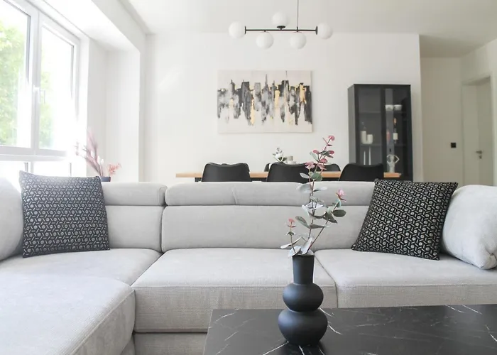 Modern - Fuer Freunde & Familien, Stadtnah, Parkplatz, E-ladestation, Gitterbox Fuer Fahrraeder, Fitnessstudio, Digitale Gaestemappe Mit Restaurant- Und Unternehmenstipps *