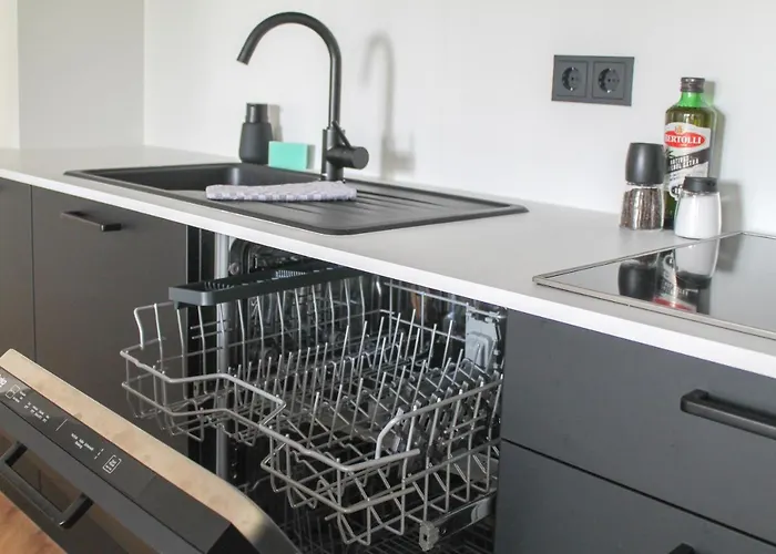 Modern - Fuer Freunde & Familien, Stadtnah, Parkplatz, E-ladestation, Gitterbox Fuer Fahrraeder, Fitnessstudio, Digitale Gaestemappe Mit Restaurant- Und Unternehmenstipps * كوبلنس