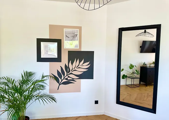 Modern - Fuer Freunde & Familien, Stadtnah, Parkplatz, E-ladestation, Gitterbox Fuer Fahrraeder, Fitnessstudio, Digitale Gaestemappe Mit Restaurant- Und Unternehmenstipps *