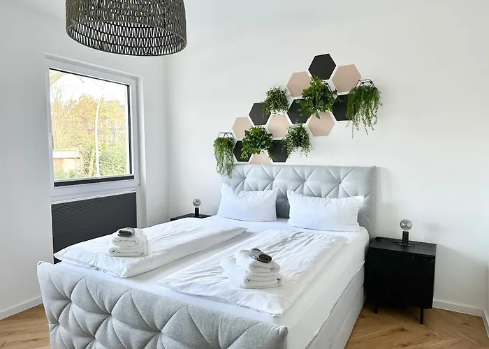 Modern - Fuer Freunde & Familien, Stadtnah, Parkplatz, E-ladestation, Gitterbox Fuer Fahrraeder, Fitnessstudio, Digitale Gaestemappe Mit Restaurant- Und Unternehmenstipps Daire