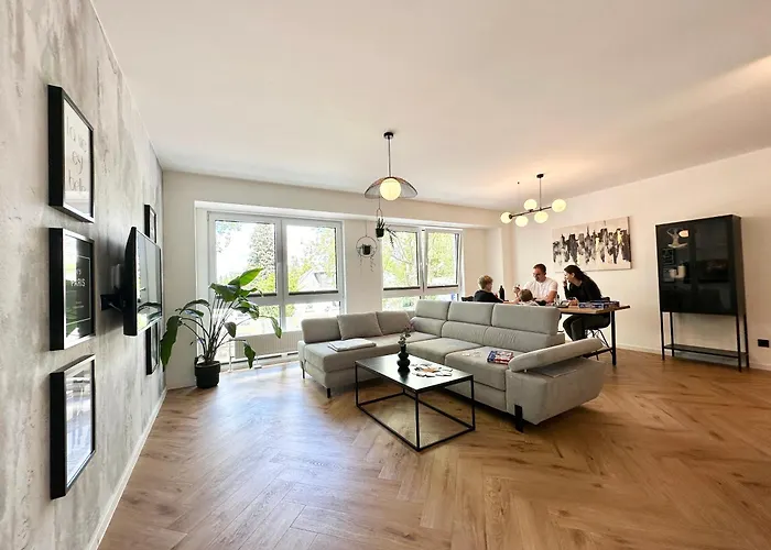 Modern - Fuer Freunde & Familien, Stadtnah, Parkplatz, E-ladestation, Gitterbox Fuer Fahrraeder, Fitnessstudio, Digitale Gaestemappe Mit Restaurant- Und Unternehmenstipps Koblenz (Rhineland-Palatinate)